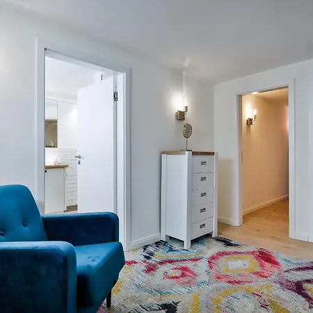 Beachside Apartment *